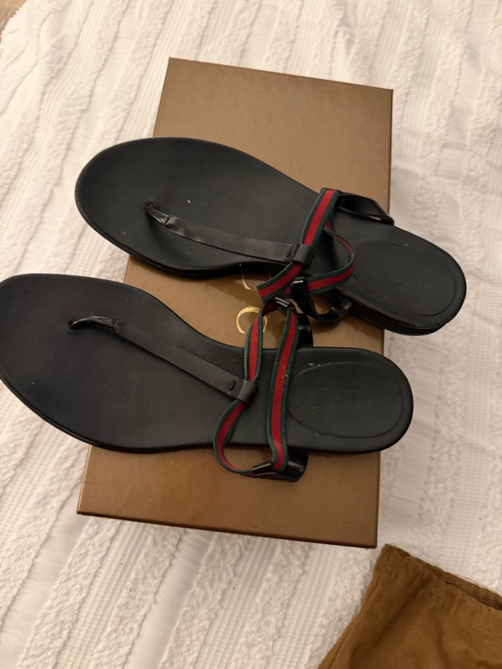Gucci Black Thong Sandals with Red and Green Webbing - Picture 2 of 3